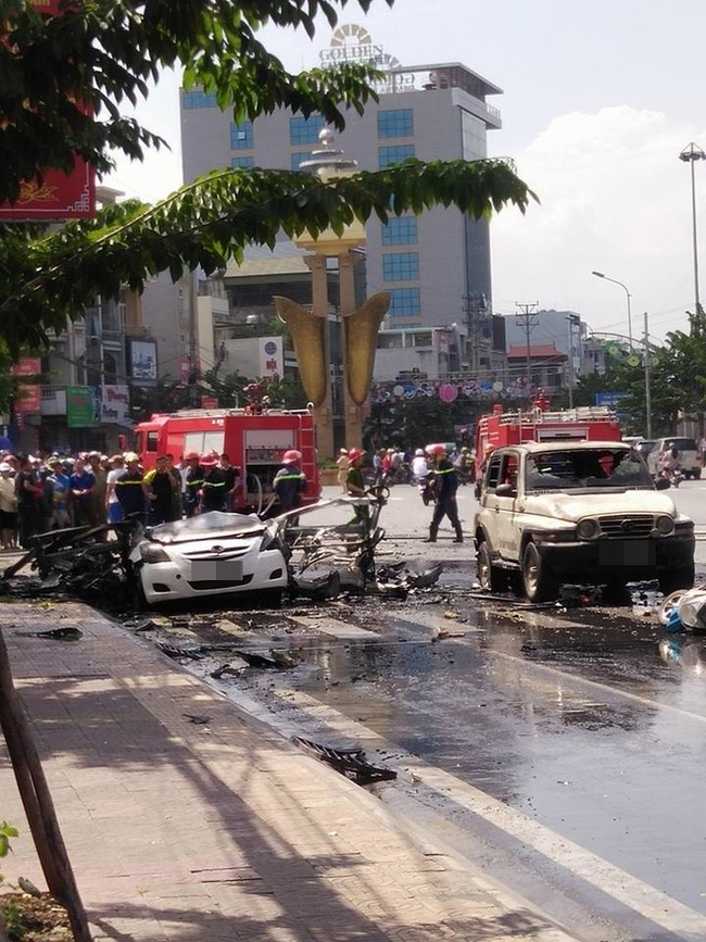 Xe ô tô nổ kinh hoàng giữa thành phố Cẩm Phả, 2 người thiệt mạng - Ảnh 6.