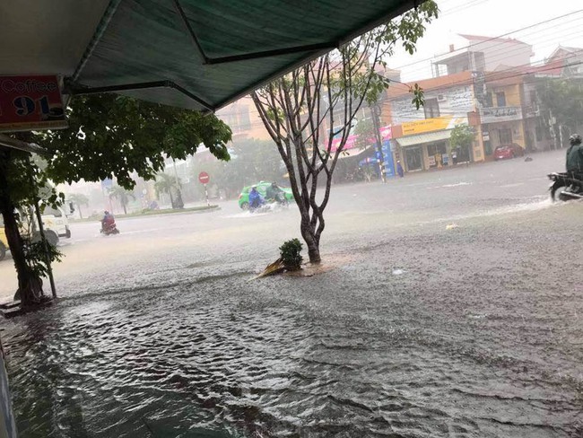 Quảng B&igrave;nh ngập nặng, lũ cuốn 1 người chết - Ảnh 1.