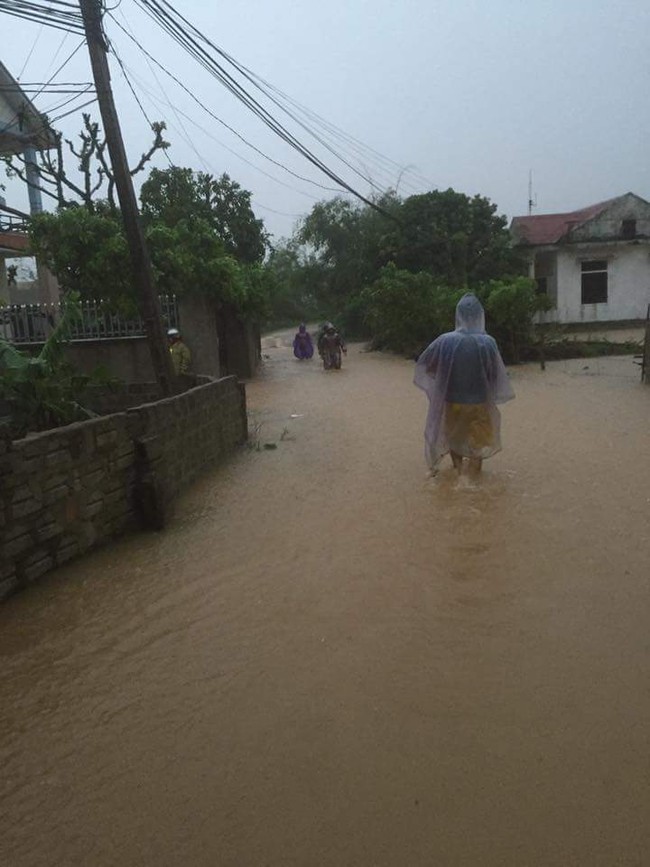 Quảng Bình: 8 người chết và mất tích, gần 27.000 hộ dân bị ngập do mưa lũ - Ảnh 8.