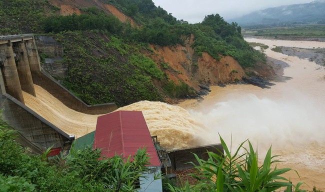 Chủ tịch H&agrave; Tĩnh: Xả lũ hết cỡ như thế d&acirc;n kh&ocirc;ng kịp trở tay - Ảnh 2.