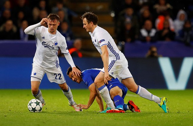 Leicester to&agrave;n thắng ở Champions League, đối mặt &aacute;n phạt v&igrave; ph&aacute;o s&aacute;ng - Ảnh 3.
