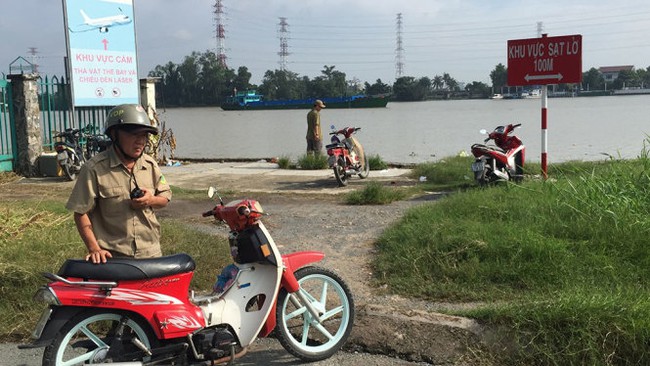 Thi thể nam giới tóc vàng trôi trên sông Sài Gòn  - Ảnh 1.