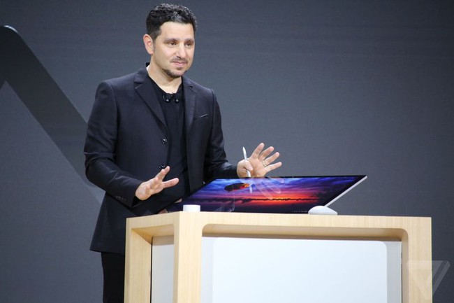 Microsoft vừa tr&igrave;nh l&agrave;ng một trong những chiếc m&aacute;y t&iacute;nh b&aacute; đạo nhất thế giới - Ảnh 3.