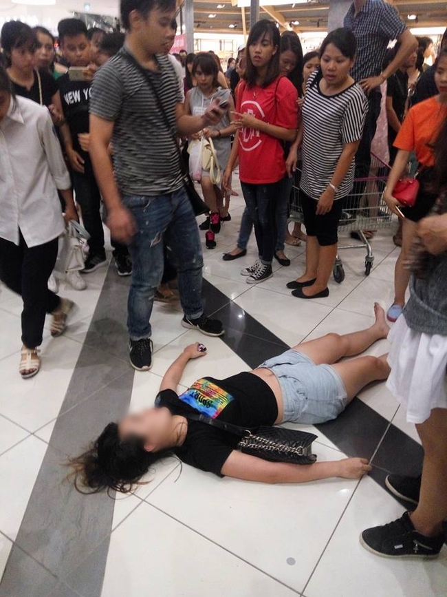 Hà Nội: Một cô gái chen lấn đến ngất xỉu ở Aeon Mall trong buổi tối có Noo Phước Thịnh biểu diễn - Ảnh 2.