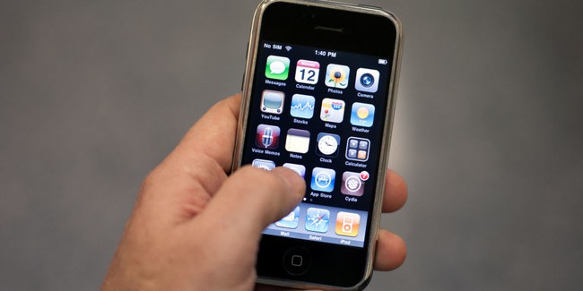 Nhiều người vẫn đang d&ugrave;ng iPhone đời đầu v&agrave; đ&acirc;y l&agrave; những g&igrave; họ n&oacute;i về n&oacute; - Ảnh 1.