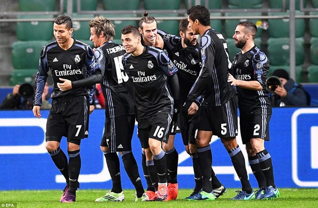 Ronaldo tịt ngòi, Real Madrid suýt thua trong cơn mưa bàn thắng - Ảnh 4.