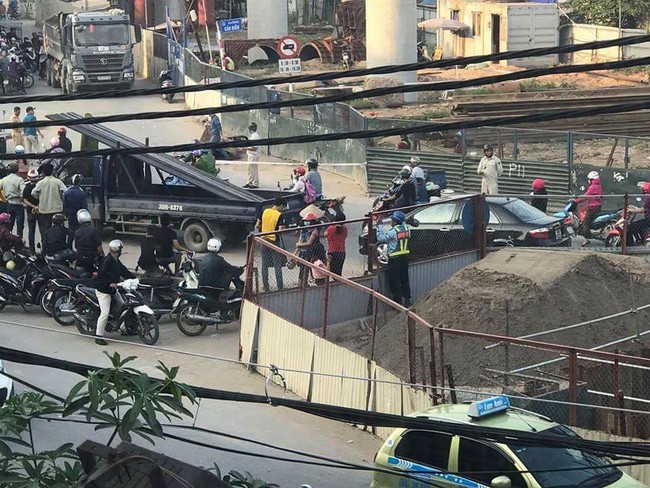 H&agrave; Nội: T&agrave;i xế xe tải c&aacute;n tử vong người đ&agrave;n &ocirc;ng rồi bỏ trốn - Ảnh 2.