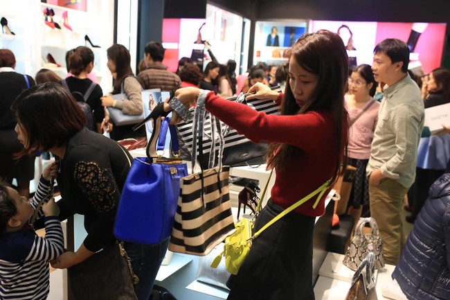 Đi&ecirc;n cuồng Black Friday: Giật m&igrave;nh ch&aacute;y t&uacute;i, lo đẩy h&agrave;ng trả nợ - Ảnh 1.