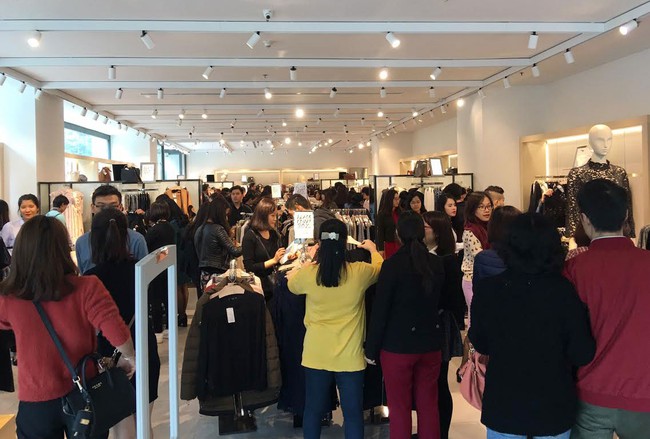 Đi&ecirc;n cuồng Black Friday: Giật m&igrave;nh ch&aacute;y t&uacute;i, lo đẩy h&agrave;ng trả nợ - Ảnh 2.