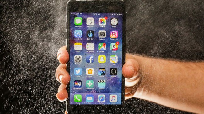 Apple đang thử nghiệm 10 mẫu iPhone 8, một trong số đó sẽ làm bạn bất ngờ - Ảnh 1.