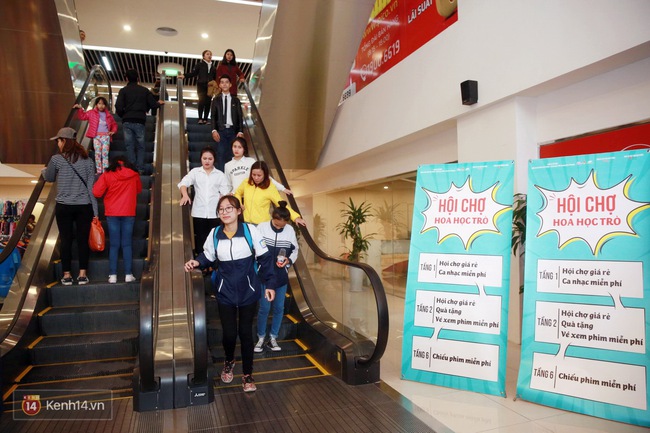 Giới trẻ H&agrave; Nội n&ocirc; nức rủ nhau xem phim miễn ph&iacute; & xem phim thả ga ở Weekend Fair - Ảnh 3.