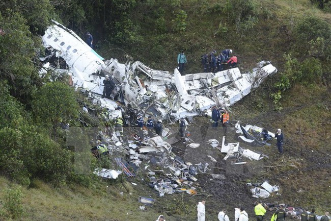 Rơi máy bay ở Colombia: Thấy hộp đen, số người chết xác định là 71 - Ảnh 1.