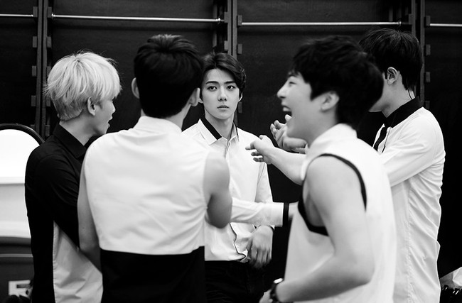 Xem loạt ảnh này mới nhớ ra, Sehun đích thị là bé bi của EXO! - Ảnh 1.