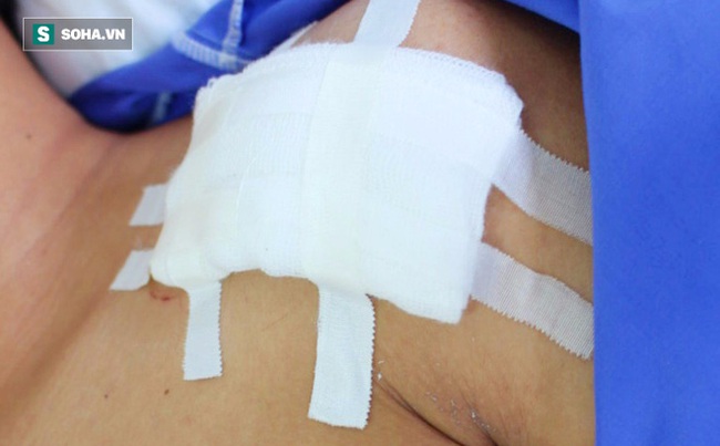 Bị sao đỏ nhắc nhở, nam sinh chặn đ&acirc;m bạn ngay trước cổng trường - Ảnh 1.