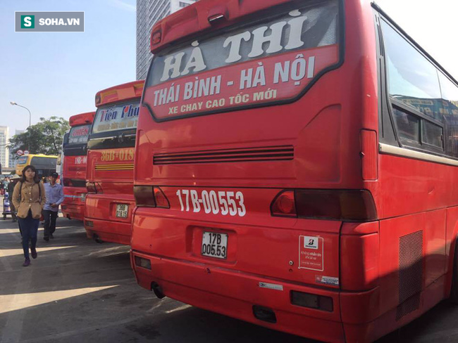 Phản đối đảo tuyến, hàng trăm xe khách đình công, hành khách bơ vơ - Ảnh 2.