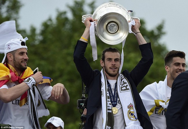 Ch&ugrave;m ảnh m&agrave;n rước C&uacute;p Champions League si&ecirc;u ho&agrave;nh tr&aacute;ng của d&agrave;n sao Real Madrid - Ảnh 8.