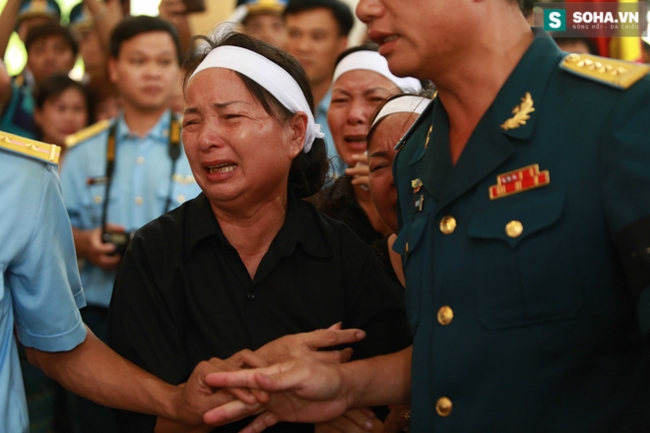 Những hình ảnh xúc động tại lễ hỏa táng Đại tá Trần Quang Khải - Ảnh 11.