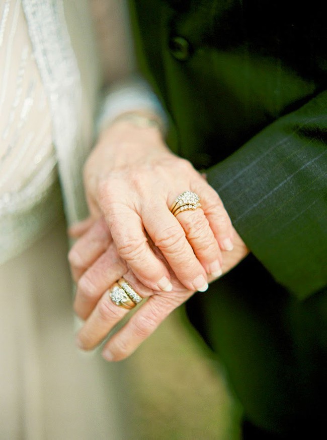 Ai cũng mong có một tình yêu hạnh phúc như hai cụ già trong bộ ảnh kỷ niệm 63 năm ngày cưới này! - Ảnh 10.