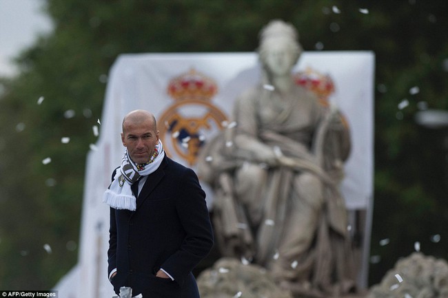 Ch&ugrave;m ảnh m&agrave;n rước C&uacute;p Champions League si&ecirc;u ho&agrave;nh tr&aacute;ng của d&agrave;n sao Real Madrid - Ảnh 12.