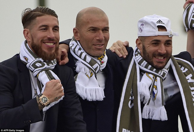 Ch&ugrave;m ảnh m&agrave;n rước C&uacute;p Champions League si&ecirc;u ho&agrave;nh tr&aacute;ng của d&agrave;n sao Real Madrid - Ảnh 13.