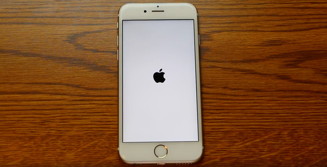 Cảnh b&aacute;o iPhone c&oacute; thể tự động đổi về năm 1970 v&agrave; biến th&agrave;nh cục gạch m&agrave; bạn kh&ocirc;ng hề hay biết - Ảnh 2.