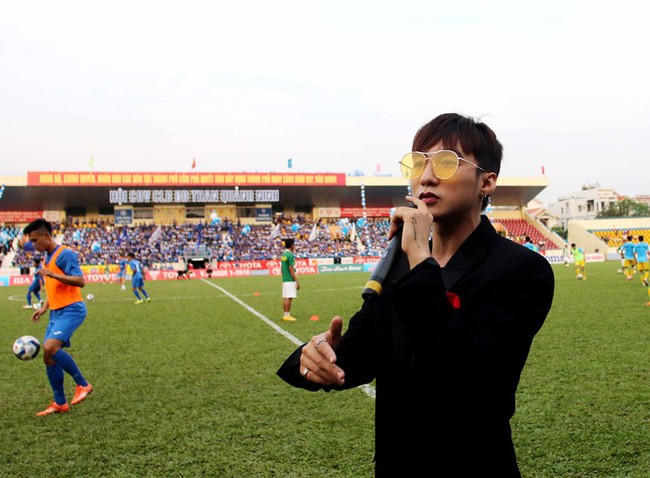 Sơn Tùng MTP tung 4 hit, Than Quảng Ninh đáp lễ... 4 bàn thắng - Ảnh 2.