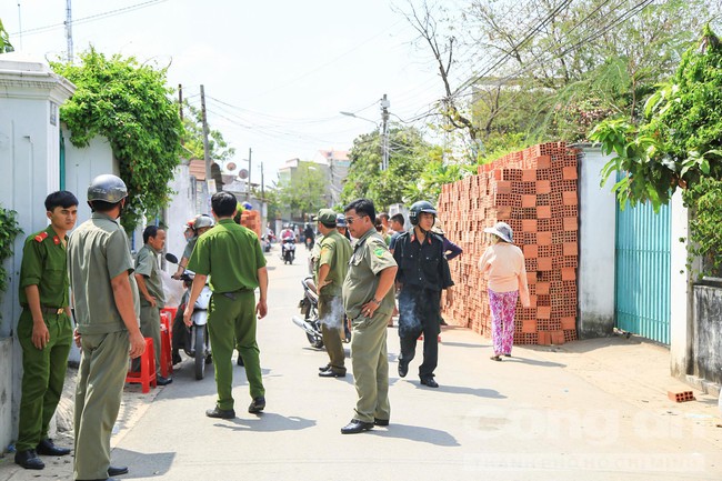 Nghi án giết người và tự thiêu ở Bình Dương: Chiếc điện thoại hé lộ nguyên nhân - Ảnh 2.