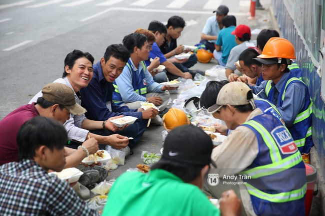 Cuộc sống của những chú ong cần mẫn trong công trường bên dưới phố đi bộ ở Sài Gòn - Ảnh 15.