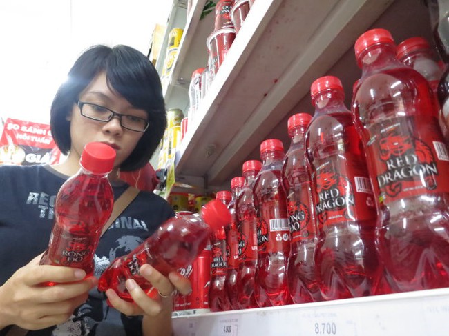 Người ti&ecirc;u d&ugrave;ng đ&atilde; uống nước nhiễm ch&igrave; của URC th&igrave; sao? - Ảnh 2.