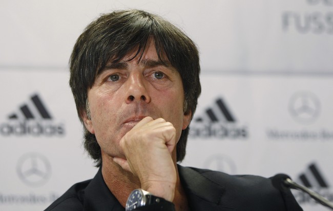 Thói quen mất vệ sinh khiến HLV Joachim Low phải muối mặt nói lời xin lỗi - Ảnh 3.