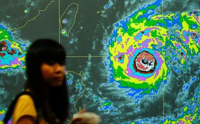  Siêu bão Nepartak đang khiến Đài Loan, Trung Quốc hối hả  - Ảnh 2.