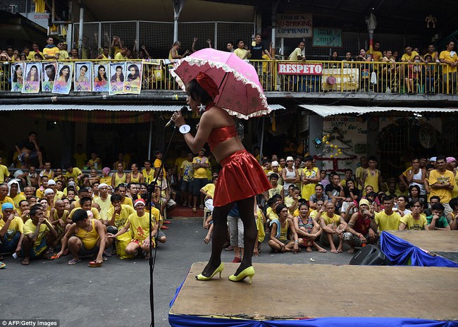 Tù nhân LGBT tại Philippines thả dáng trong cuộc thi sắc đẹp Hoa hậu hoàn vũ - Ảnh 2.