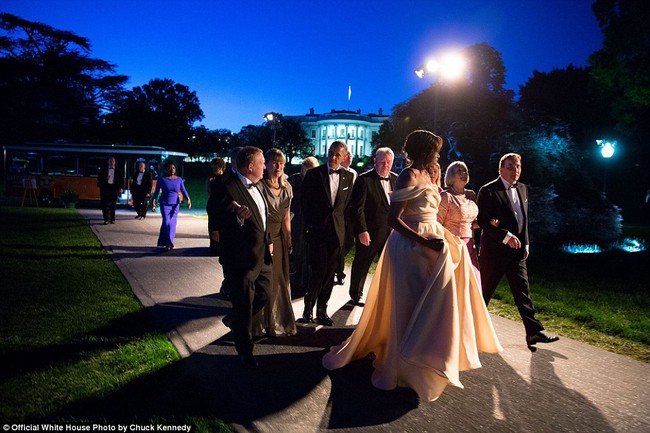Những khoảnh khắc đầy cảm xúc của Tổng thống Barack Obama trong năm cuối cùng tại Nhà Trắng - Ảnh 13.