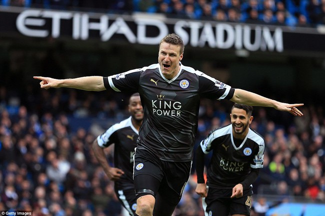Nh&igrave;n lại m&ugrave;a giải thần th&aacute;nh đưa Leicester v&agrave;o lịch sử b&oacute;ng đ&aacute; thế giới - Ảnh 25.