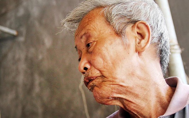 Cha qu&acirc;n nh&acirc;n tr&ecirc;n m&aacute;y bay Casa: Tin ph&eacute;p m&agrave;u - Ảnh 3.