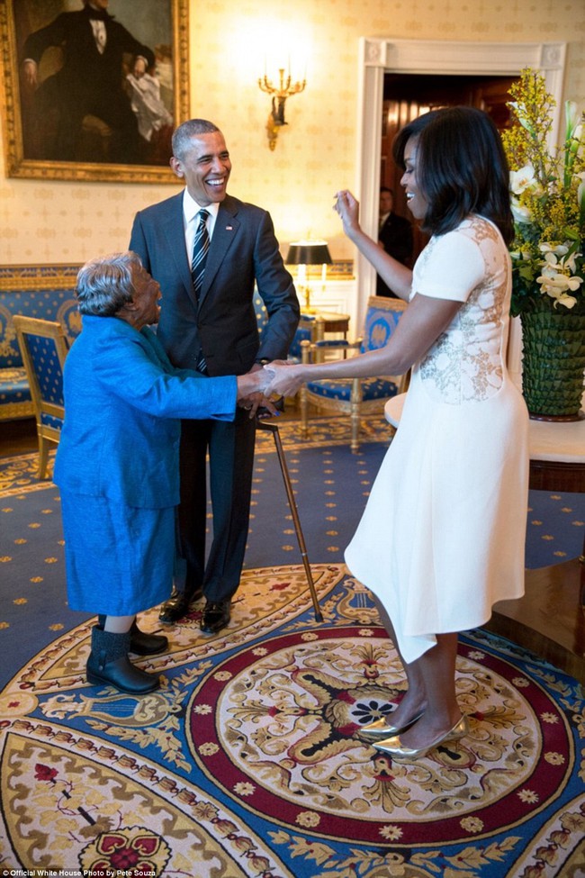 Những khoảnh khắc đầy cảm x&uacute;c của Tổng thống Barack Obama trong năm cuối c&ugrave;ng tại Nh&agrave; Trắng - Ảnh 3.