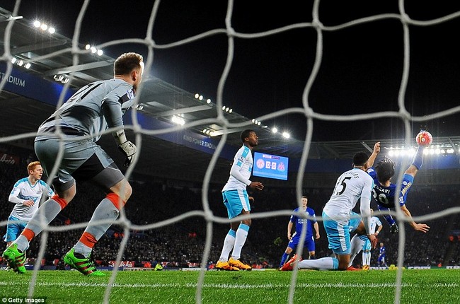Nh&igrave;n lại m&ugrave;a giải thần th&aacute;nh đưa Leicester v&agrave;o lịch sử b&oacute;ng đ&aacute; thế giới - Ảnh 30.
