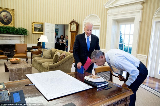Những khoảnh khắc đầy cảm xúc của Tổng thống Barack Obama trong năm cuối cùng tại Nhà Trắng - Ảnh 17.