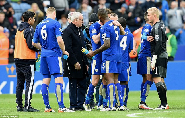 Nhìn lại mùa giải thần thánh đưa Leicester vào lịch sử bóng đá thế giới - Ảnh 35.