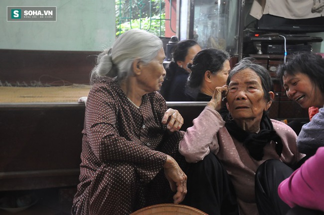 B&agrave; nội kể lại gi&acirc;y ph&uacute;t 2 ch&aacute;u trai bị mẹ s&aacute;t hại ở Hải Dương - Ảnh 5.