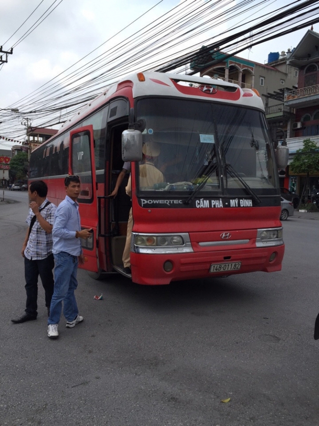 Hãi hùng chuyến xe bão táp 29 chỗ nhồi gần 70 người - Ảnh 4.