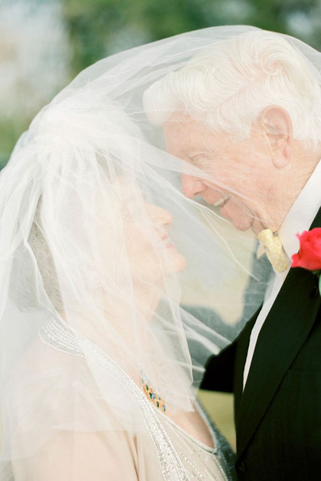 Ai cũng mong có một tình yêu hạnh phúc như hai cụ già trong bộ ảnh kỷ niệm 63 năm ngày cưới này! - Ảnh 4.