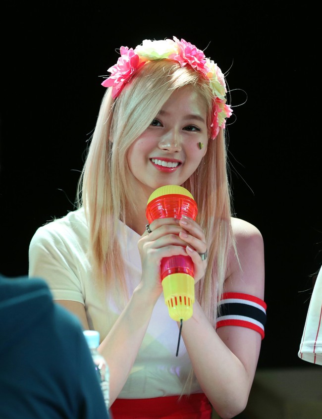 Kh&ocirc;ng phải Suzy hay Taeyeon, đ&acirc;y mới l&agrave; nữ thần tượng được nam giới H&agrave;n m&ecirc; mẩn nhất! - Ảnh 3.