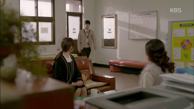 UF: Từ bỏ quyền cao chức trọng, Im Joo Hwan trở th&agrave;nh nh&acirc;n vi&ecirc;n bốc v&aacute;c v&igrave; Suzy - Ảnh 4.