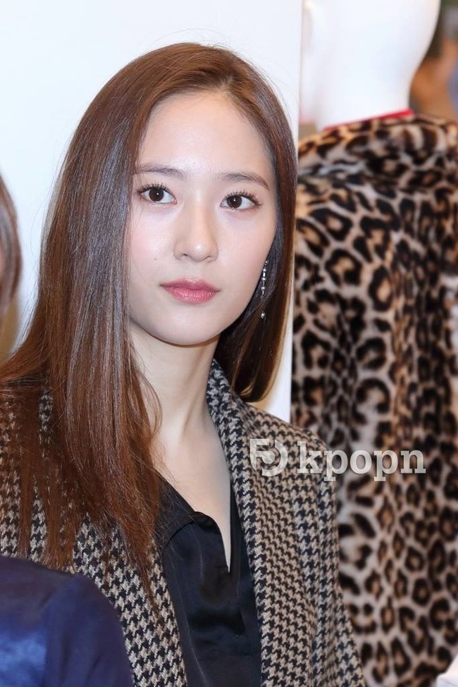 Krystal f(x) đ&atilde; từng rất xinh, nhưng giờ đ&acirc;y ng&agrave;y c&agrave;ng... giống đ&agrave;n &ocirc;ng? - Ảnh 7.