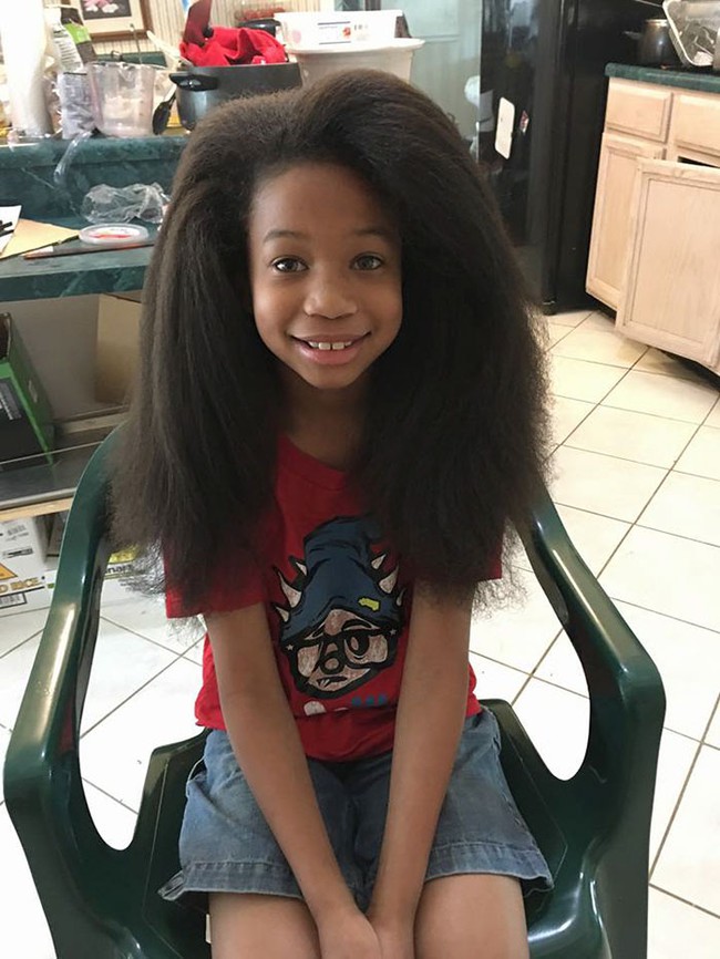 Bé trai 10 tuổi 2 năm nuôi tóc dài và câu chuyện khiến ai cũng rơi nước mắt - Ảnh 3.