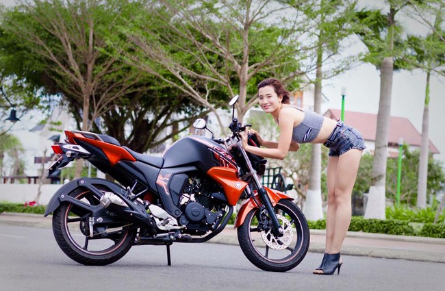 &ldquo;Hot girl&rdquo; b&oacute;ng chuyền n&oacute;ng bỏng b&ecirc;n m&ocirc; t&ocirc; khủng - Ảnh 5.