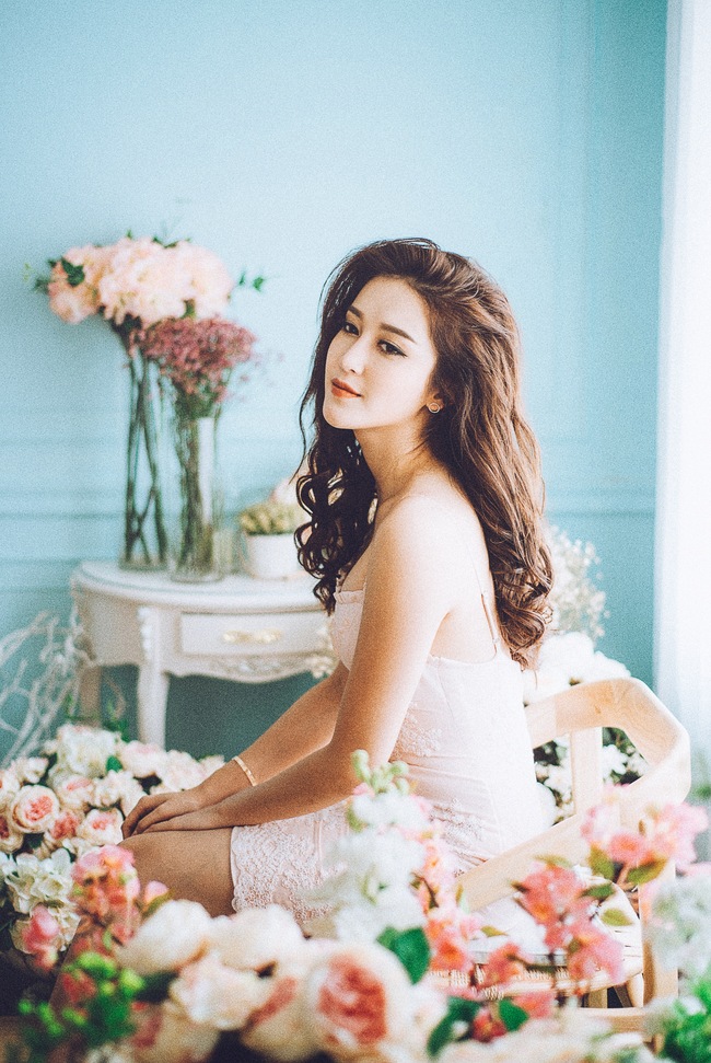 Kh&ocirc;ng thể rời mắt trước h&igrave;nh ảnh quyến rũ v&agrave; ngọt ng&agrave;o của  &Aacute; hậu Huyền My - Ảnh 8.
