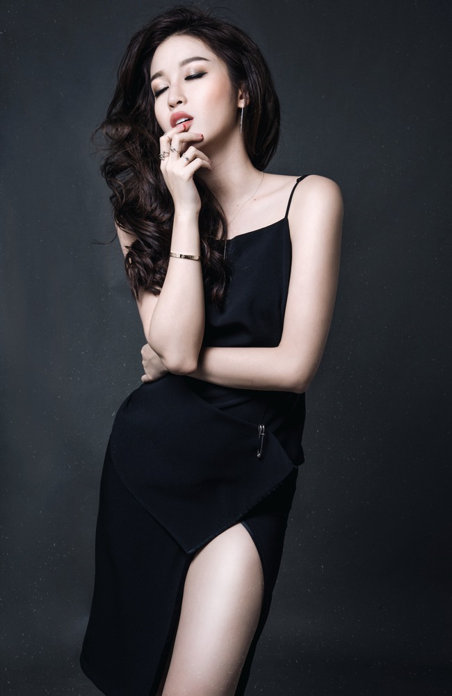 &Aacute; hậu Huyền My rũ bỏ vẻ ngo&agrave;i c&ocirc;ng ch&uacute;a b&aacute;nh b&egrave;o, ng&agrave;y một trưởng th&agrave;nh v&agrave; gợi cảm - Ảnh 9.