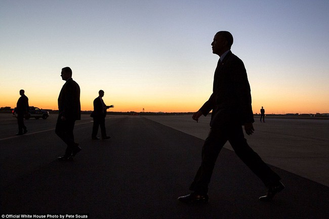 Những khoảnh khắc đầy cảm xúc của Tổng thống Barack Obama trong năm cuối cùng tại Nhà Trắng - Ảnh 29.
